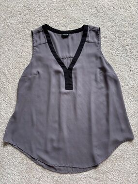 torrid Gray Tank Top with Black V-Neck Trim Blouse Size 00